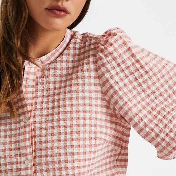 NWT Soaked in Luxury button up - Picture 4 of 6